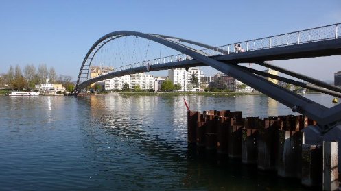 Die Dreiländerbrücke, welche die Städte Huningue und Weil am Rhein verbindet.
