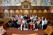 Ulrich Maier (Head of Secondary School Education and Vocational Training) welcomed the group of exchange students from Massachusetts in Basel Town Hall.